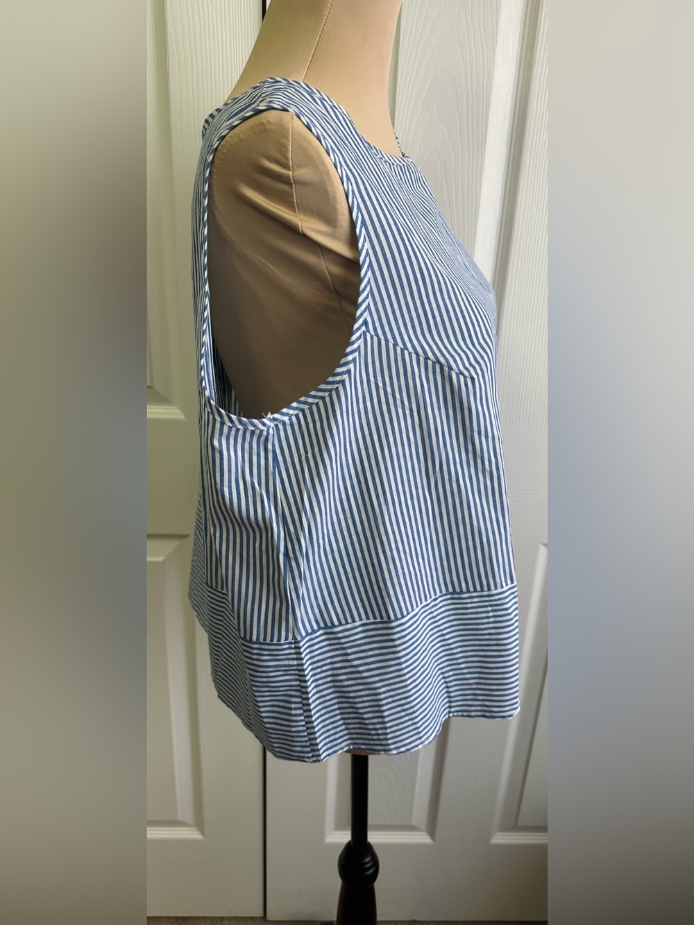 Sleeveless Blue & White Striped Tank Top - Picture 4 of 6